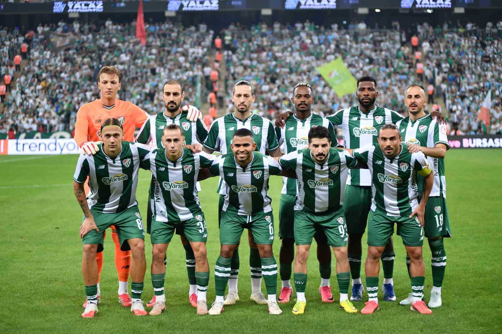 TRENDYOL 1. LİG’DE BURSASPOR, SAHASINDA KARŞILAŞTIĞI ESENLER EROKSPOR İLE 2-2 BERABERE KALDI.