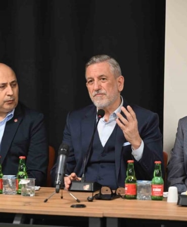 BURSA TİCARET VE SANAYİ ODASI (BTSO) YÖNETİM KURULU BAŞKANI İBRAHİM BURKAY, KAYAPA ORGANİZE SANAYİ BÖLGESİ’NDE FAALİYET GÖSTEREN SANAYİCİLERLE BİR ARAYA GELDİĞİ BULUŞMADA, KENTİN ÜRETİM GÜCÜNÜ GELECEĞE TAŞIYACAK YENİ NESİL YATIRIMLARI VE STRATEJİK HEDEFLERİ PAYLAŞTI.
