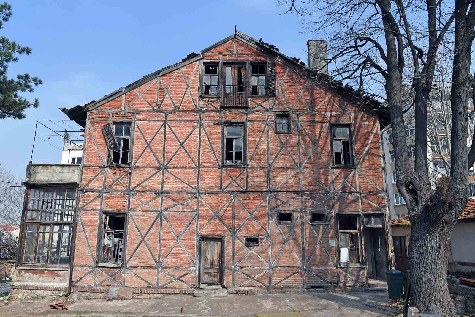 OSMANGAZİ BELEDİYESİ, ULUSAL VE ULUSLARARASI FON KAYNAKLARINI KENTE KAZANDIRMA ÇALIŞMALARINA BİR BAŞARI DAHA EKLEDİ. BURSA’NIN ÖNEMLİ ENDÜSTRİYEL VE KÜLTÜREL MİRAS ALANLARINDAN TARİHİ ROMANGAL (TURGUT YILMAZ İPEK) FABRİKASI İÇİN HAZIRLANAN "ROMANGAL KATILIMCI YÖNETİŞİM PROJESİ: ENDÜSTRİYEL MİRASTAN ORTAK GELECEĞE", TÜRKİYE’NİN YEDİ BÖLGESİNDEKİ 43 ŞEHİRDEN YAPILAN 147 BAŞVURU ARASINDAN HİBE DESTEĞİ ALMAYA HAK KAZANAN DÖRT PROJEDEN BİRİ OLDU.
