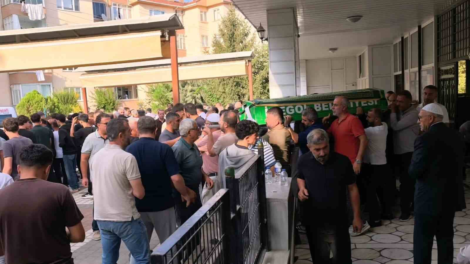 BURSA’NIN YENİŞEHİR İLÇESİNDE TIR İLE ÇARPIŞMA SONUCU HAYATINI KAYBEDEN MOTOSİKLETLİ 2 GENÇ GÖZYAŞLARI ARASINDA İNEGÖL İLÇESİNDE TOPRAĞA VERİLDİ.