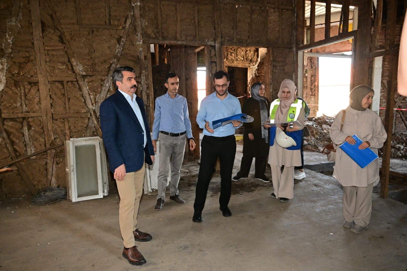 YILDIRIM’I GELECEĞE TAŞIYACAK ÖNEMLİ HİZMETLERİ HAYATA GEÇİREN YILDIRIM BELEDİYESİ, İLÇEYE YENİ BİR KÜTÜPHANE DAHA KAZANDIRMAK İÇİN KOLLARI SIVADI.