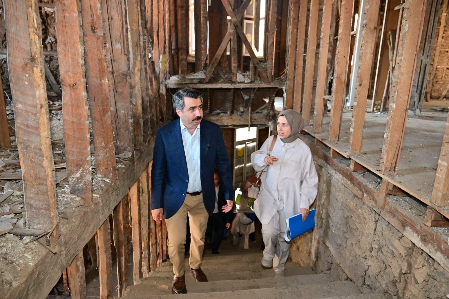 YILDIRIM’I GELECEĞE TAŞIYACAK ÖNEMLİ HİZMETLERİ HAYATA GEÇİREN YILDIRIM BELEDİYESİ, İLÇEYE YENİ BİR KÜTÜPHANE DAHA KAZANDIRMAK İÇİN KOLLARI SIVADI.