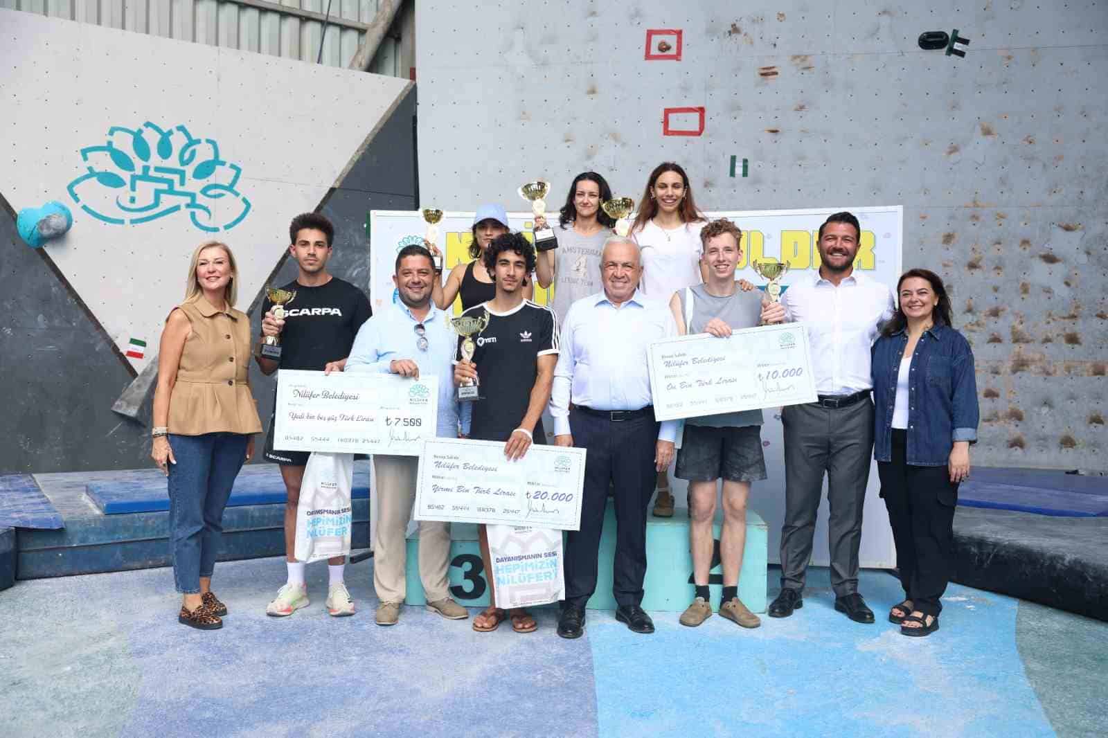 NİLÜFER BELEDİYESİ’NİN BU YIL İLK KEZ DÜZENLEDİĞİ TIRMANIŞ BRANŞINDAKİ NİLÜFER BOULDER YARIŞMASI’NDA, SPOR TUTKUNLARI HEYECAN DOLU ANLAR YAŞADI. İKİ GÜN SÜREN ORGANİZASYONDA, KADIN VE ERKEK KATEGORİLERİNDE TOPLAM 116 SPORCU KIYASIYA MÜCADELE ETTİ.