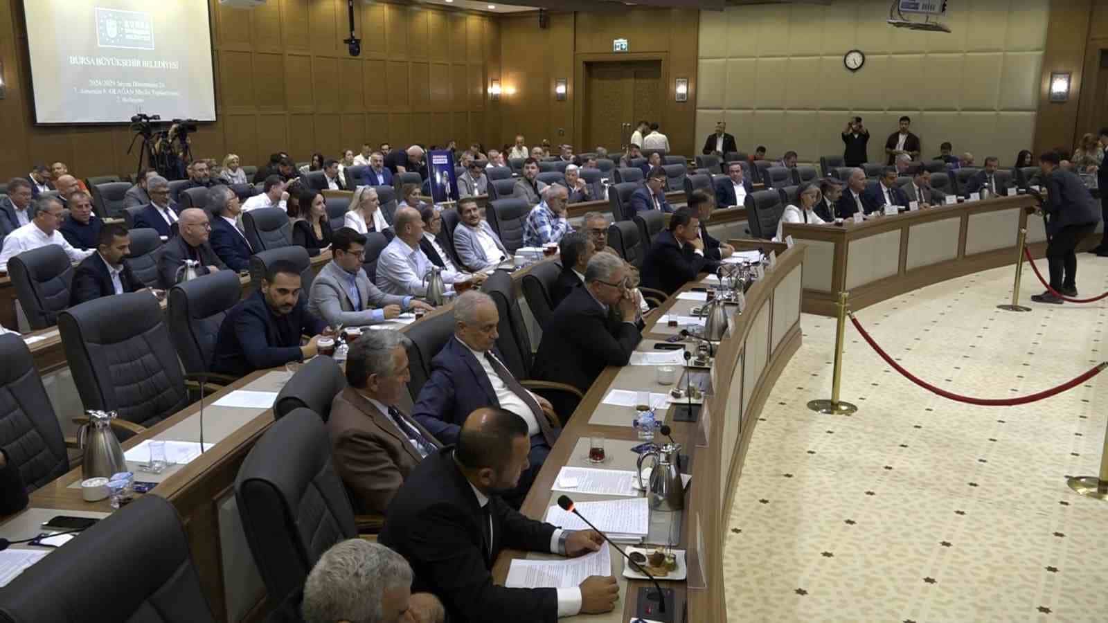 BURSA BÜYÜKŞEHİR BELEDİYE MECLİSİ EYLÜL AYI OTURUMUNDA ALINAN KARARLA TOPLU ULAŞIM ÜCRETLERİNE OY ÇOKLUĞU İLE YÜZDE 25 ORANINDA ZAM YAPILDI.