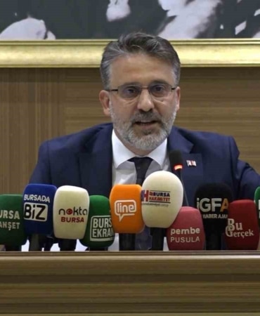 BURSA BÜYÜKŞEHİR BELEDİYE MECLİSİ’NDE MECLİSTE, İMAR VE BAYINDIRLIK KOMİSYONUNUN NİLÜFER İLÇESİ KAYAPA VE KURUÇEŞME MAHALLELERİNDE BELİRLENEN PARSELLERİN ‘KATI ATIK TESİSLERİ ALANI’ RAPORU, OY ÇOKLUĞUYLA KABUL EDİLDİ. PROJENİN ÖNEMİNE VE GEREKLİLİĞİNE VURGU YAPAN BAŞKAN VEKİLİ ŞAHİN BİBA, "5 YIL SONRA HERKES TEŞEKKÜR EDECEK" DEDİ.