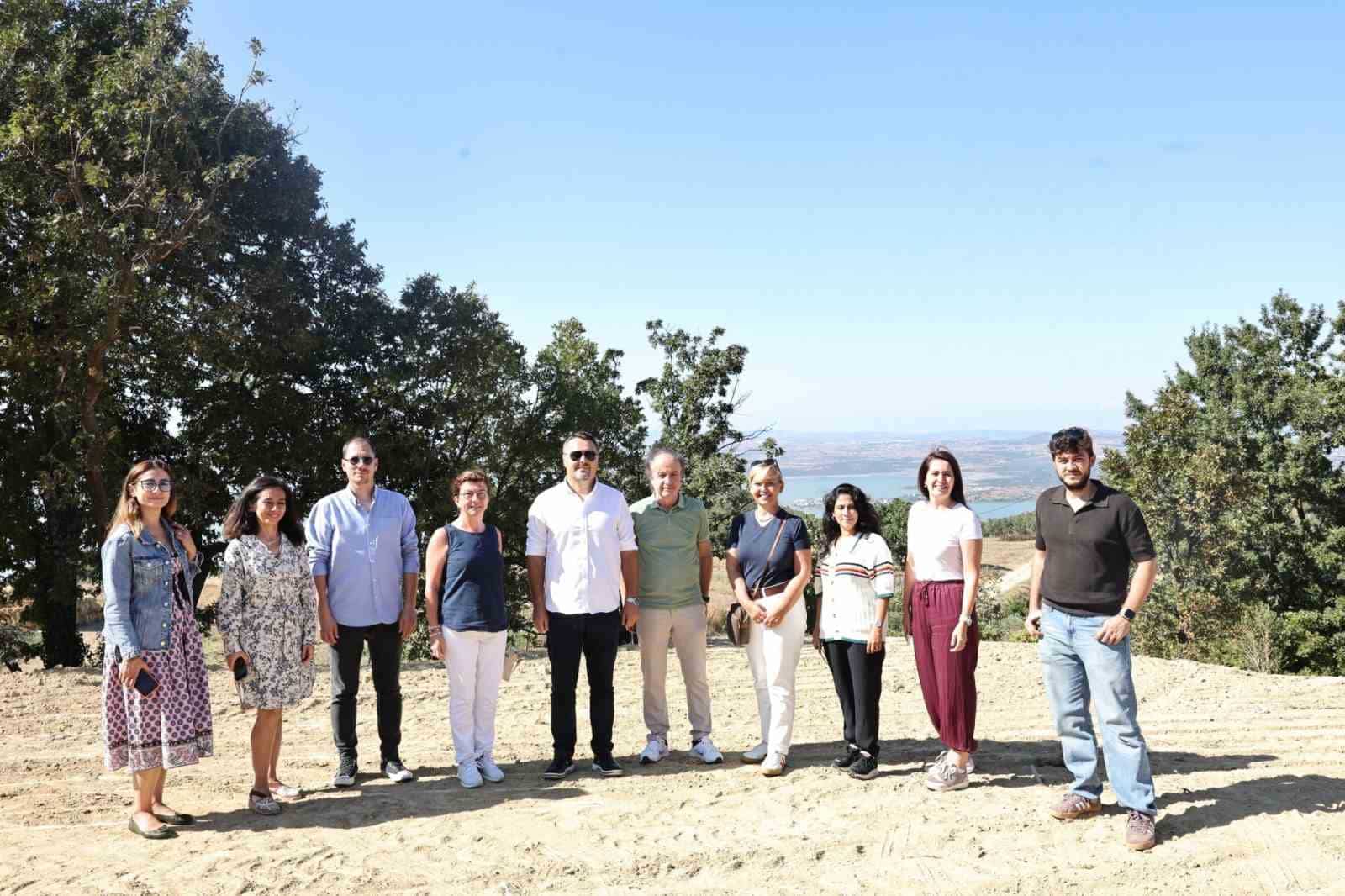 NİLÜFER BELEDİYESİ’NİN ULUABAT GÖLÜ ÇEVRESİNDEKİ 7 KIRSAL MAHALLEYİ KAPSAYAN TURİZM VE KORUMA PROJESİNE, BURSA ULUDAĞ ÜNİVERSİTESİ MİMARLIK FAKÜLTESİ ÖĞRENCİLERİ HAZIRLAYACAKLARI PROJELERLE KATKI SAĞLAYACAK.