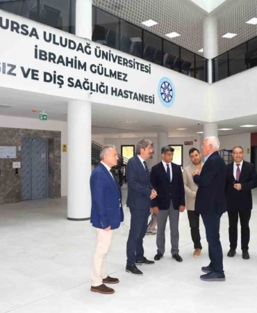 BURSA ULUDAĞ ÜNİVERSİTESİ (BUÜ) KAMPÜSÜNDE YAPIMI HIZLA DEVAM EDEN VE KENTİN SAĞLIK ALTYAPISINA ÖNEMLİ BİR KATKI SAĞLAYACAK OLAN BUÜ İBRAHİM GÜLMEZ AĞIZ VE DİŞ SAĞLIĞI HASTANESİ İNŞAATINDA ÇALIŞMALAR TÜM HIZIYLA SÜRÜYOR.