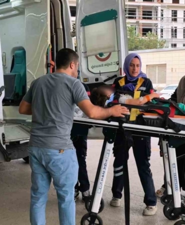 BURSA’NIN İNEGÖL İLÇESİNDE 2. KATTAKİ BALKONDAN DÜŞEN 4 YAŞINDAKİ ÇOCUK YARALANDI.