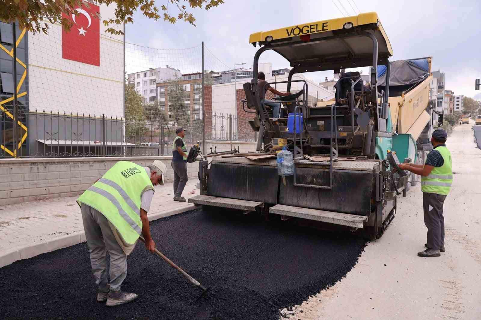 BURSA BÜYÜKŞEHİR BELEDİYESİ, MUSTAFAKEMALPAŞA İLÇESİNDE ALTYAPI İMALATI TAMAMLANAN BÖLGELERDE ÜSTYAPI ÇALIŞMALARINA BAŞLADI.