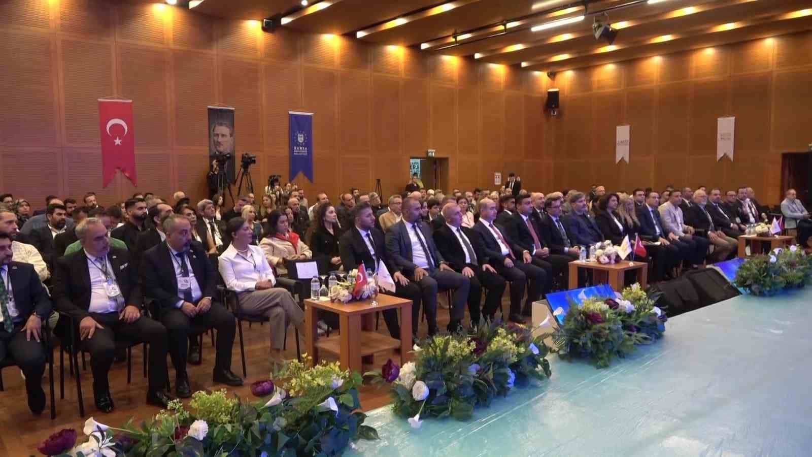 TÜRKİYE KENTSEL TESİS YÖNETİM DERNEĞİ TARAFINDAN BURSA’DA DÜZENLENEN "BİNALARDA ENERJİ VERİMLİLİĞİ VE SIFIR ATIK FORUMU"NDA ENERJİ KAYNAKLARININ DOĞRU KULLANILMASI VE ATIKLARIN KAYNAĞINDA DOĞRU ŞEKİLDE AYRIŞTIRILMASININ ÖNEMİNE DİKKAT ÇEKİLDİ. TÜRKİYE KENTSEL TESİS YÖNETİM DERNEĞİ KADIN BAŞKANI MİNE AKALTUN, ENERJİ VE ATIK YÖNETİMİNDE TOPLUMUN BİLİNÇLENDİRİLMESİ GEREKTİĞİNİ BELİRTEREK, "ENERJİMİZİ DOĞRU YÖNETEBİLİRSEK VE ATIĞIMIZI DOĞRU KULLANABİLİRSEK EKONOMİMİZE ÇOK İYİ BİR KATKI" DEDİ.