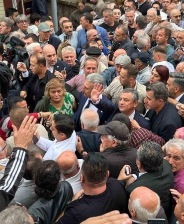 YENİ PARTİ GENEL BAŞKANI ÖZGÜR ÖZEL, BURSA’DAKİ TEMASLARI KAPSAMINDA CUMA NAMAZI ÇIKIŞI AÇIKLAMALARDA BULUNDU.