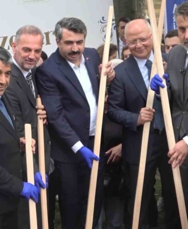 BURSA’NIN KÖKLÜ MUTFAK KÜLTÜRÜNÜ DÜNYAYA TANITMAK AMACIYLA DÜZENLENEN 5. ULUSLARARASI BURSA GASTRONOMİ FESTİVALİ, ‘FETHEDEN LEZZETLER’ TEMASIYLA KAPILARINI AÇTI.