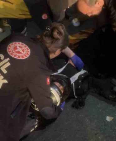 BURSA’DA MOTOSİKLET İLE MİNİBÜSÜN ÇARPIŞTIĞI KAZADA 18 YAŞINDAKİ MOTOSİKLET SÜRÜCÜSÜ AĞIR YARALANDI. MİNİBÜSTE YOLCU BULUNMAMASI OLASI BİR FACİAYI ÖNLEDİ. GÖKÇİN ÖDÜL/BURSA-İHA