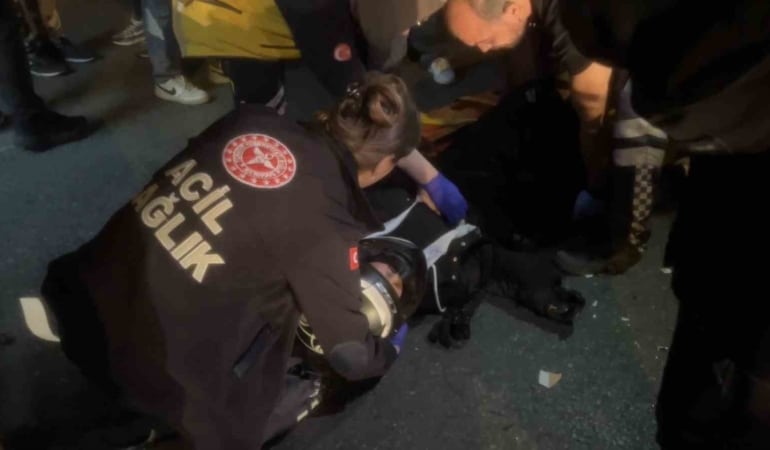 BURSA’DA MOTOSİKLET İLE MİNİBÜSÜN ÇARPIŞTIĞI KAZADA 18 YAŞINDAKİ MOTOSİKLET SÜRÜCÜSÜ AĞIR YARALANDI. MİNİBÜSTE YOLCU BULUNMAMASI OLASI BİR FACİAYI ÖNLEDİ. GÖKÇİN ÖDÜL/BURSA-İHA