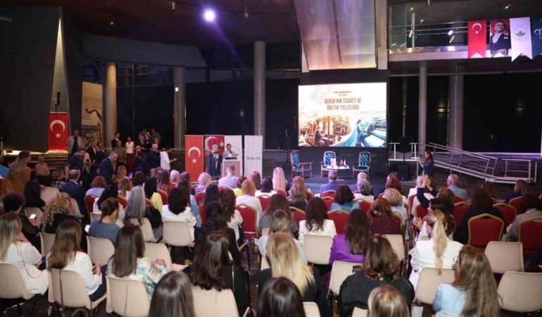 OSMANGAZİ BELEDİYESİ’NİN EV SAHİPLİĞİNDE DÜZENLENEN "KAPALI ÇARŞI’DAN SANAYİYE: BURSA’NIN TİCARET VE ÜRETİM YOLCULUĞU" PANELİNDE, BURSA’NIN YÜZYILLARA UZANAN TİCARET KÜLTÜRÜNÜN GÜNÜMÜZ SANAYİ VE ÜRETİM EKOSİSTEMİNE DÖNÜŞÜMÜ DEĞERLENDİRİLDİ.
