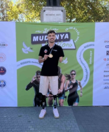 2026 MUDANYA TRİATLONU TÜRKİYE KUPASI FİNALİ’NDE MÜCADELE EDEN MUHAMMED ALİ AYDIN, AZMİ VE SPOR TUTKUSU İLE ORGANİZASYONUN DİKKAT ÇEKEN İSİMLERİNDEN OLDU.