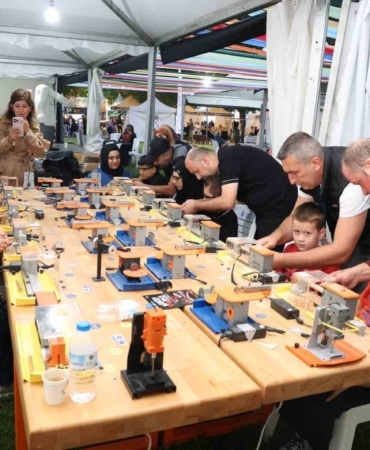 BURSA BÜYÜKŞEHİR BELEDİYESİ TARAFINDAN BU YIL ‘FETHEDEN LEZZETLER’ TEMASIYLA DÜZENLENEN ULUSLARARASI 5. BURSA GASTRONOMİ FESTİVALİ, ÖZEL OLARAK HAZIRLANAN ‘ÇOCUK ETKİNLİK ALANI’ İLE DE MİNİK ZİYARETÇİLERİNİ EĞLENCE, SPOR VE KÜLTÜREL ETKİNLİKLERLE BULUŞTURUYOR.