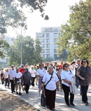 NİLÜFER BELEDİYESİ, DÜNYA ALZHEİMER AYI ETKİNLİKLERİ KAPSAMINDA TOPLUMSAL FARKINDALIK OLUŞTURMAK VE HASTALIKTAN KORUNMADA SAĞLIKLI YAŞAMIN ÖNEMİNE DİKKAT ÇEKMEK AMACIYLA BALAT ATATÜRK ORMANI’NDA YÜRÜYÜŞ ETKİNLİĞİ DÜZENLEDİ.