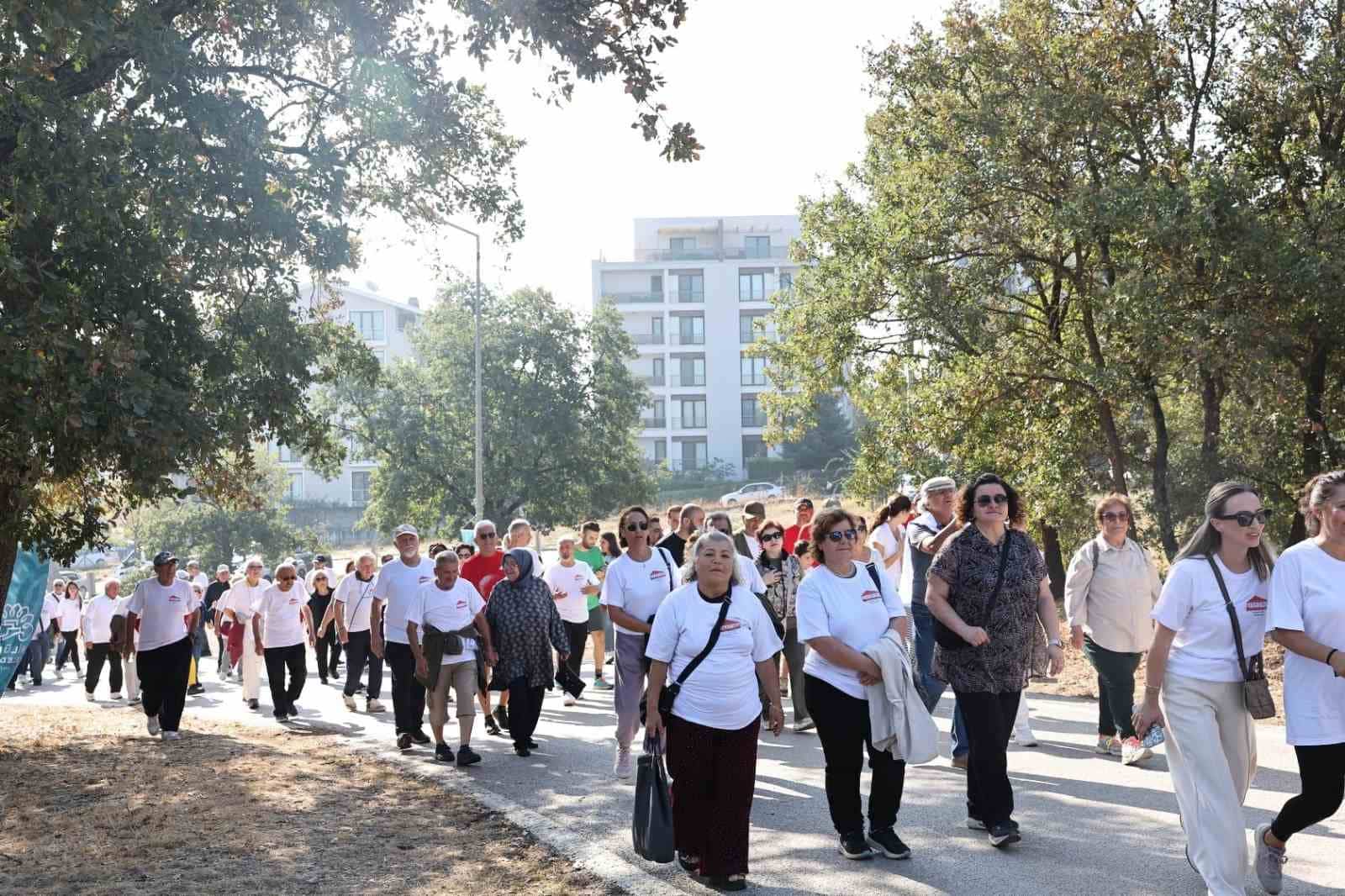 NİLÜFER BELEDİYESİ, DÜNYA ALZHEİMER AYI ETKİNLİKLERİ KAPSAMINDA TOPLUMSAL FARKINDALIK OLUŞTURMAK VE HASTALIKTAN KORUNMADA SAĞLIKLI YAŞAMIN ÖNEMİNE DİKKAT ÇEKMEK AMACIYLA BALAT ATATÜRK ORMANI’NDA YÜRÜYÜŞ ETKİNLİĞİ DÜZENLEDİ.