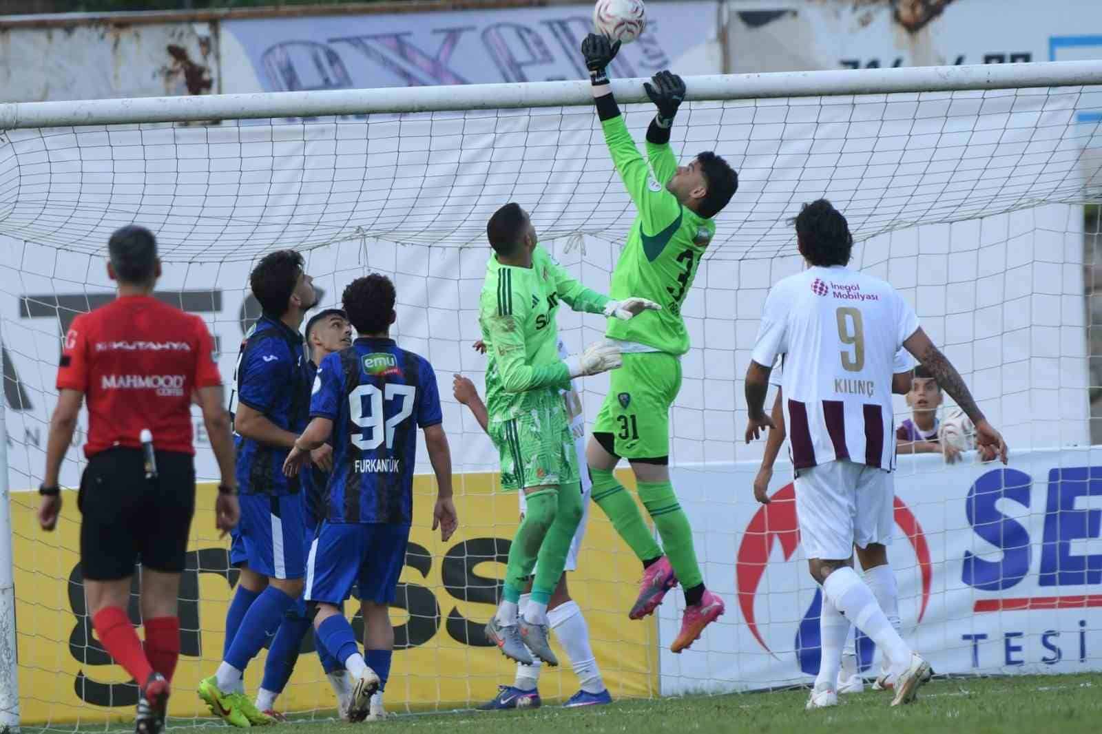 TFF 2. LİG KIRMIZI GRUP 3. HAFTASINDA İNEGÖLSPOR SAHASINDA KARACABEY BELEDİYESPOR 1-0 MAĞLUP OLDU.