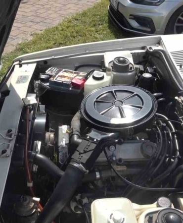 BURSA’DA DÜZENLENEN OTOMOBİL FUARINDA SERGİLENEN 1994 MODEL TOFAŞ DOĞAN MARKA OTOMOBİL, DÜŞÜK KİLOMETRESİ VE KORUNMUŞ GÖRÜNTÜSÜYLE ZİYARETÇİLERİN İLGİ ODAĞI OLDU.