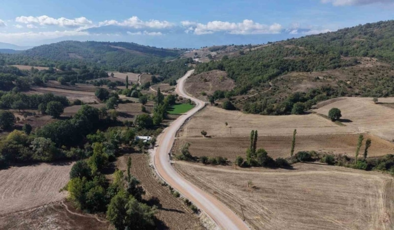 BURSA BÜYÜKŞEHİR BELEDİYESİ, KESTEL İLÇESİNE BAĞLI 4 MAHALLEDE 11.500 METRE UZUNLUĞUNDA SATHİ KAPLAMA GERÇEKLEŞTİRDİ.