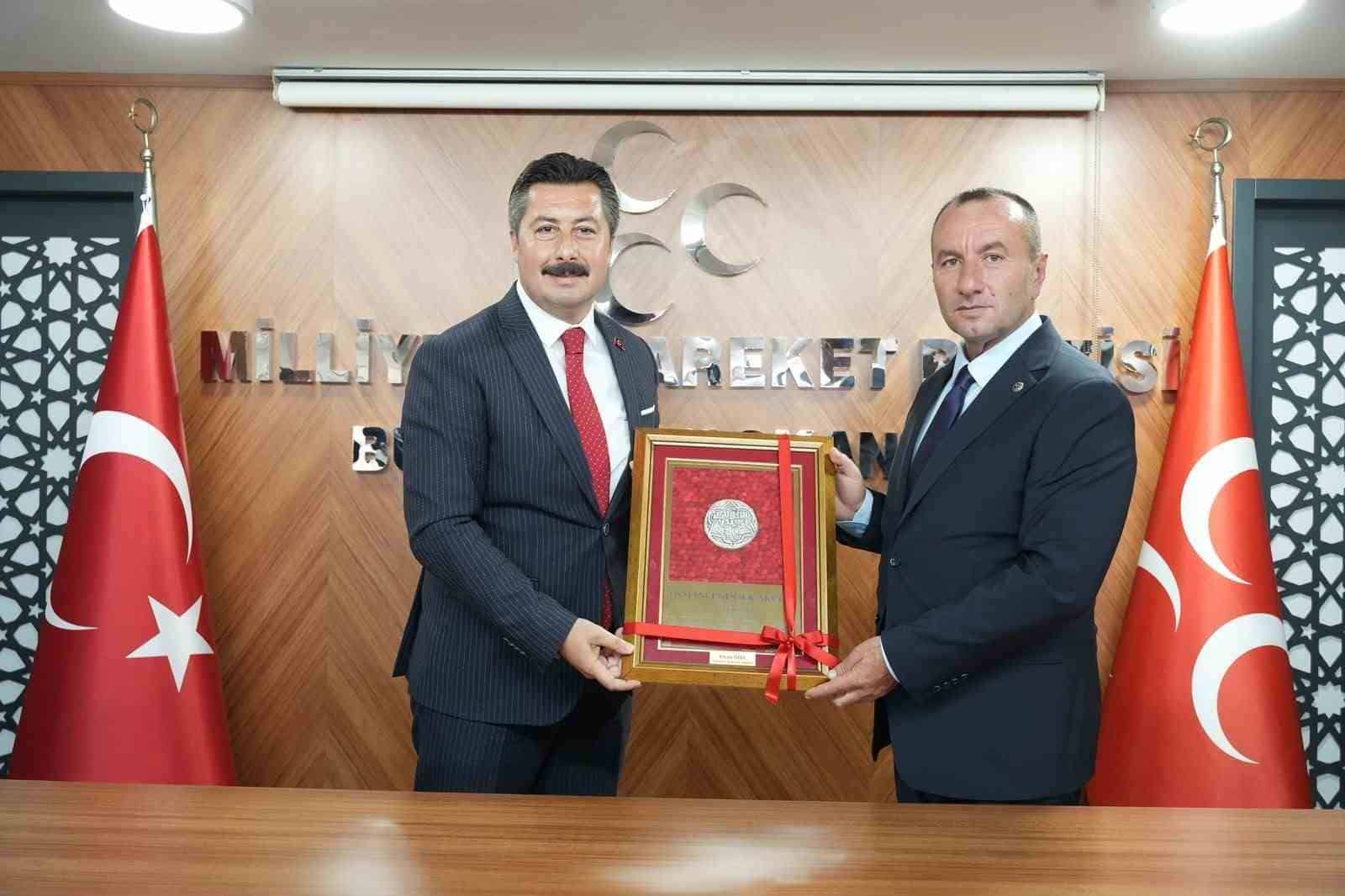 YENİŞEHİR BELEDİYE BAŞKANI ERCAN ÖZEL, MHP BURSA İL BAŞKANLIĞI GÖREVİNE SEÇİLEN MEHMET EMİN ÖZCANBAZ’A GERÇEKLEŞTİRDİĞİ HAYIRLI OLSUN ZİYARETİNDE CUMHUR İTTİFAKI’NIN BİRLİK VE BERABERLİĞİNE VURGU YAPTI.