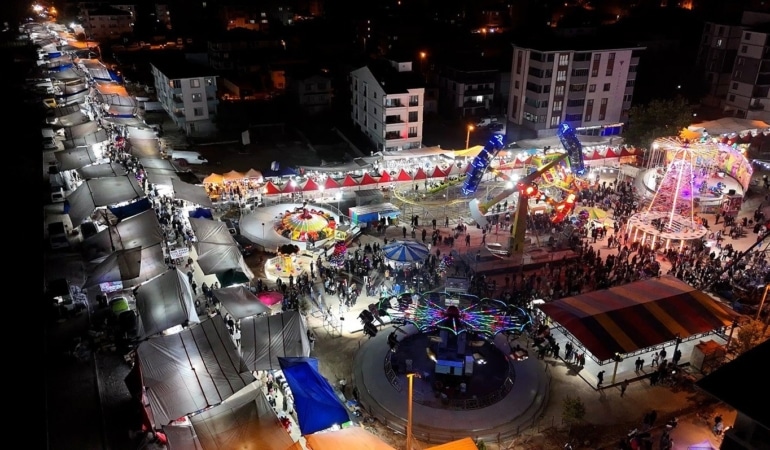 YENİŞEHİR BELEDİYESİ TARAFINDAN 40 YILLIK ARANIN ARDINDAN YENİDEN YAŞATILMAYA BAŞLANAN TARİHÎ YENİŞEHİR PANAYIRI, BU YIL ÜÇÜNCÜ KEZ KAPILARINI AÇIYOR.