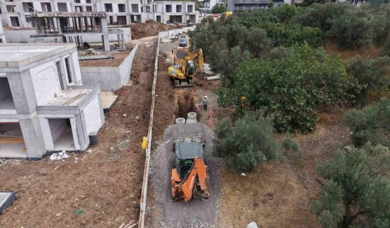 BURSA BÜYÜKŞEHİR BELEDİYESİ, MUDANYA’NIN BADEMLİ VE ÇAĞRIŞAN MAHALLELERİNDE 1,6 KİLOMETRELİK YENİ KANALİZASYON VE 1,7 KİLOMETRELİK YENİ YAĞMUR SUYU HATTI İMALATI GERÇEKLEŞTİRDİ.