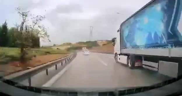 KAZA ANI KAMERAYA YANSIDI.