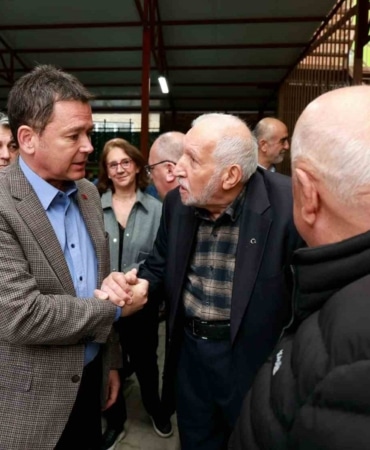 OSMANGAZİ BELEDİYE BAŞKANI ERKAN AYDIN’IN, İLÇEDE VATANDAŞLARLA DOĞRUDAN İLETİŞİM KURMAK TALEP VE ÖNERİLERİ YERİNDE DİNLEYEREK ÇÖZÜM ÜRETMEK AMACIYLA BAŞLATTIĞI MAHALLE KAHVALTILARI PROJESİ, AVRUPA BİRLİĞİ’NDEN 100 BİN AVRO HİBE ALMAYA HAK KAZANDI. DÜNYA GENELİNDE, 565 PROJENİN BAŞVURULDUĞU PROGRAMDA 5 HİBE ALAN PROJEDEN BİRİSİ DE ‘’MAHALLE KAHVALTILARI’’ OLDU.