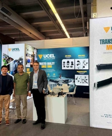 AUTOMECHANİKA FRANKFURT 2026’YA KATILAN ÜÇEL KAUÇUK, MEVCUT MÜŞTERİLERİYLE YENİ PROJELERİ DEĞERLENDİRİRKEN FARKLI ÜLKELERDEN DİSTRİBÜTÖR VE SEKTÖR TEMSİLCİLERİYLE İŞ BİRLİĞİ GÖRÜŞMELERİ GERÇEKLEŞTİRDİ. ÜÇEL KAUÇUK YÖNETİM KURULU BAŞKAN VEKİLİ VE GENEL MÜDÜRÜ HÜSEYİN ORUÇ, FUARDA KURULAN BAĞLANTILARIN ÖNÜMÜZDEKİ DÖNEMDE SOMUT İŞ BİRLİKLERİNE DÖNÜŞMESİNİ BEKLEDİKLERİNİ SÖYLEDİ.