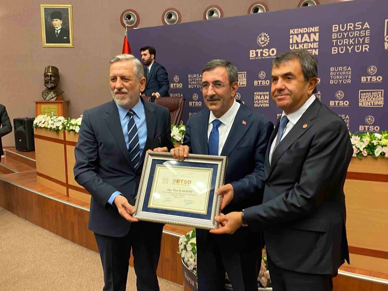 CUMHURBAŞKANI YARDIMCISI CEVDET YILMAZ, TÜRKİYE YÜZYILI BULUŞMALARI KAPSAMINDA GELDİĞİ BURSA’DA İŞ DÜNYASININ TEMSİLCİLERİYLE BİR ARAYA GELDİ.
