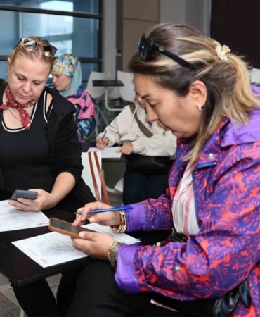 NİLÜFER BELEDİYESİ, İŞ ARAYANLAR İLE İŞ VERENLERİ BULUŞTURDUĞU TOPLU İŞ MÜLAKATIYLA 125 KİŞİYE İSTİHDAM KAPISI ARALADI.