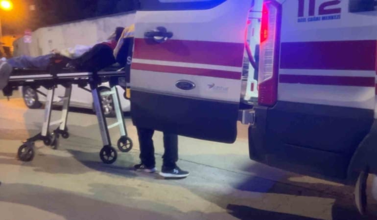 BURSA'DA KONTROLDEN ÇIKAN MOTOSİKLETİN PARK HALİNDEKİ OTOMOBİLE ÇARPMASI SONUCU MEYDANA GELEN KAZADA, 2 KİŞİ YARALANDI. GÖKÇİN ÖDÜL/BURSA-İHA