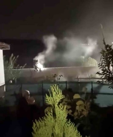 BURSA'NIN KARACABEY İLÇESİNDE ESKİDEN DAM OLARAK KULLANILAN VE İÇERİSİNDE ÇEŞİTLİ EŞYALARIN BULUNDUĞU YAPIDA ÇIKAN YANGIN, İTFAİYE EKİPLERİNİN YOĞUN MÜDAHALESİYLE SÖNDÜRÜLDÜ.