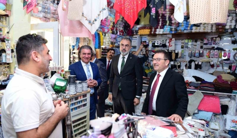 TÜRKİYE YÜZYILI BULUŞMALARI KAPSAMINDA KESTEL’E GELEN ÖNCEKİ DÖNEM İÇİŞLERİ BAKANI VE AK PARTİ ERZURUM MİLLETVEKİLİ SELAMİ ALTINOK, KESTEL BELEDİYE BAŞKANI FERHAT EROL İLE BİRLİKTE İLÇEDE ESNAF, SANAYİCİ, MAHALLE SAKİNLERİ, ŞEHİT AİLESİ VE SİVİL TOPLUM KURULUŞLARINI ZİYARET ETTİ.