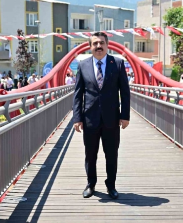 YILDIRIM BELEDİYESİ, İLÇENİN DÖRT BİR YANINDA HAYATA GEÇİRDİĞİ YATIRIMLARLA YILDIRIM’IN GELECEĞİNİ ŞEKİLLENDİRİYOR.
