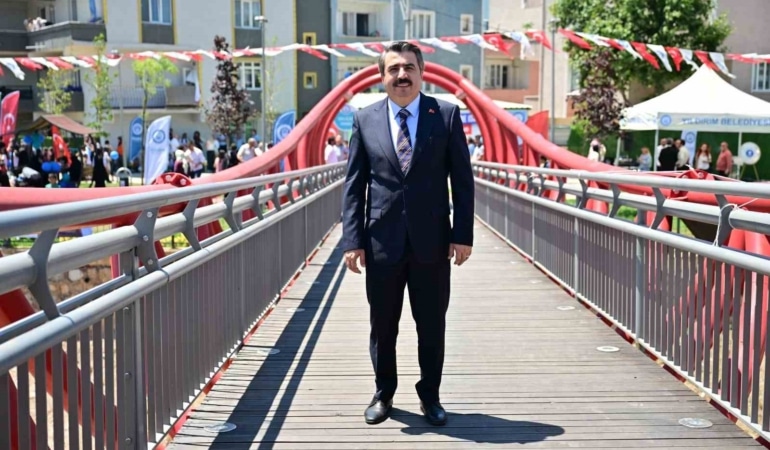 YILDIRIM BELEDİYESİ, İLÇENİN DÖRT BİR YANINDA HAYATA GEÇİRDİĞİ YATIRIMLARLA YILDIRIM’IN GELECEĞİNİ ŞEKİLLENDİRİYOR.