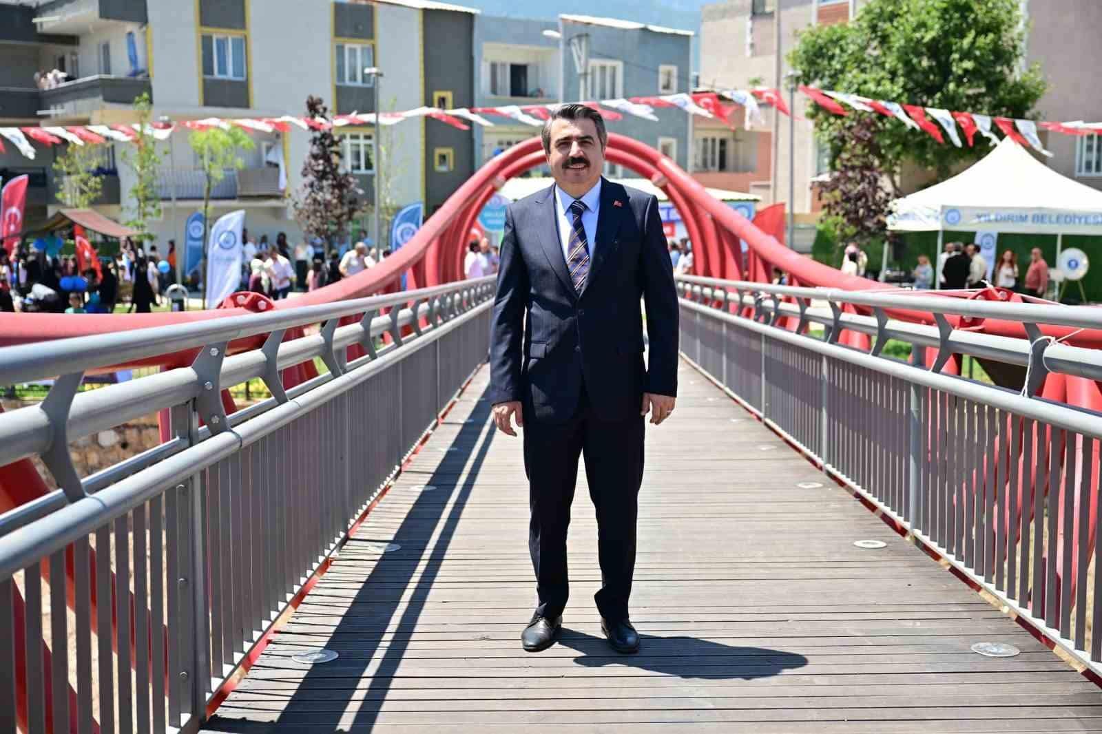 YILDIRIM BELEDİYESİ, İLÇENİN DÖRT BİR YANINDA HAYATA GEÇİRDİĞİ YATIRIMLARLA YILDIRIM’IN GELECEĞİNİ ŞEKİLLENDİRİYOR.