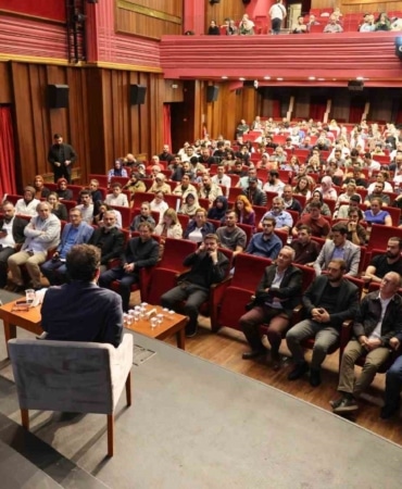 BURSA BÜYÜKŞEHİR BELEDİYESİ TARAFINDAN BURSA’NIN FETHİ’NİN 700. YILI ETKİNLİKLERİ KAPSAMINDA DÜZENLENEN ‘KURULUŞUN BAŞKENTİ BURSA’ SÖYLEŞİSİNDE, OSMANLI DEVLETİ’NİN KURULUŞ VE YÜKSELİŞ SÜRECİNDE BURSA’NIN ÜSTLENDİĞİ TARİHİ ROL, AKADEMİK PERSPEKTİFLE ELE ALINDI.