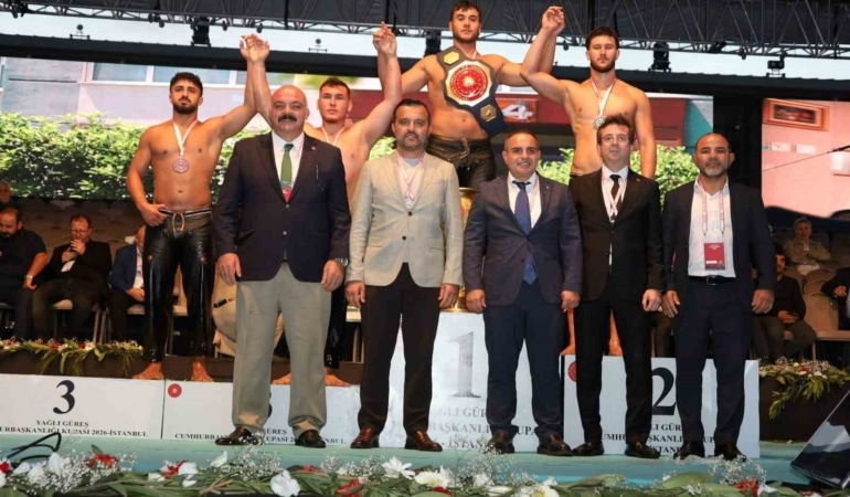 BURSA BÜYÜKŞEHİR BELEDİYESPOR GÜREŞÇİSİ ALPEREN DÜZENCİ, İSTANBUL’DA DÜZENLENEN ‘YAĞLI GÜREŞ CUMHURBAŞKANLIĞI KUPASI’NDA KÜÇÜK ORTA BÜYÜK KATEGORİSİNDE 3’ÜNCÜ OLDU.