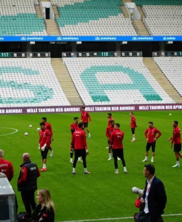 UEFA ULUSLAR A LİGİ 1. GRUP'TAKİ İKİNCİ MAÇINDA YARIN İTALYA İLE KARŞILAŞACAK A MİLLİ FUTBOL TAKIMI, MÜSABAKANIN OYNANACAĞI ATATÜRK SPOR KOMPLEKSİ MATLI STADYUMUN'DA SON ANTRENMANINI GERÇEKLEŞTİRDİ.