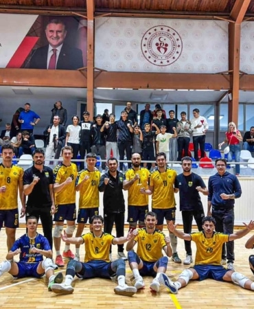 YENİŞEHİR BELEDİYESPOR VOLEYBOL TAKIMI, 2026-2027 SEZONUNUN İLK MAÇINDA GÜNER KARAKAYA SPOR KULÜBÜ’NÜ 3-0 MAĞLUP EDEREK SEZONA GALİBİYETLE BAŞLADI.