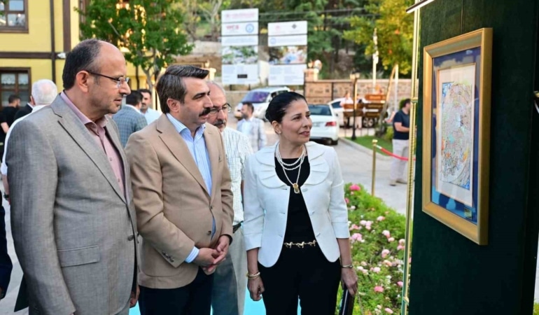 YILDIRIM BELEDİYESİ’NİN SON İKİ AYDA DÜZENLENEN KONSERLERDEN SERGİLERE, TİYATRO GÖSTERİLERİ GİBİ 32 KÜLTÜR SANAT ETKİNLİĞİNE 30 BİN KİŞİ KATILDI.