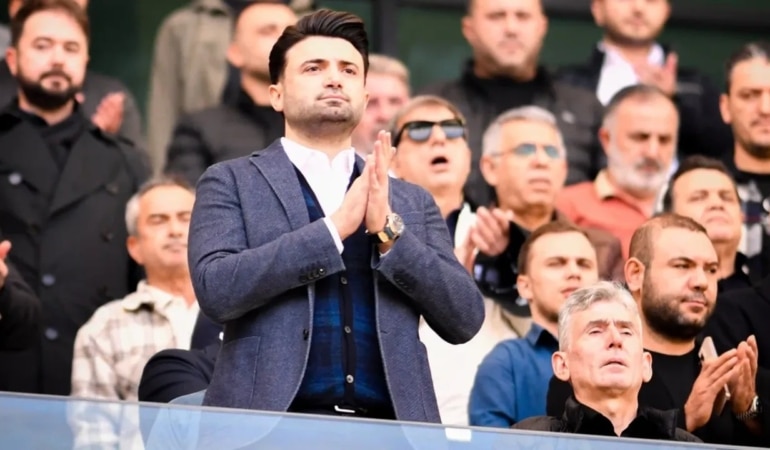 BURSASPOR BAŞKANI ENES ÇELİK, PABLO MARTİN BATALLA VE MUSTAFA ER ÜZERİNDEN YAPILAN TARTIŞMALARA TEPKİ GÖSTEREREK, "KİŞİLERİ BURSASPOR’UN ÜSTÜNE KOYMAYALIM" DEDİ.