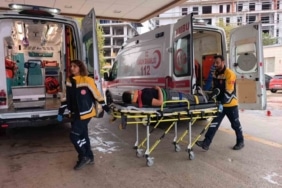 BURSA’NIN İNEGÖL İLÇESİNDE MEYDANA GELEN OLAYDA, 12 YAŞINDAKİ ÇOCUK APARTMANIN MERDİVEN BOŞLUĞUNA DÜŞEREK YARALANDI.