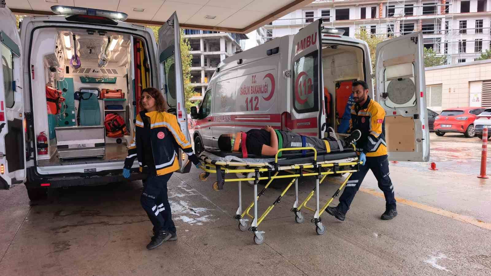 BURSA’NIN İNEGÖL İLÇESİNDE MEYDANA GELEN OLAYDA, 12 YAŞINDAKİ ÇOCUK APARTMANIN MERDİVEN BOŞLUĞUNA DÜŞEREK YARALANDI.