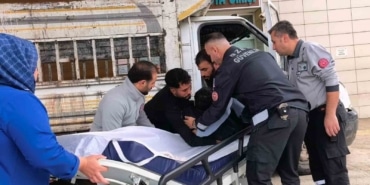 BURSA’NIN İNEGÖL İLÇESİNDE KAMYONETİN ÜZERİNDEN YAKLAŞIK 2 METRE YÜKSEKLİKTEN DÜŞEN 22 YAŞINDAKİ GENÇ YARALANDI.