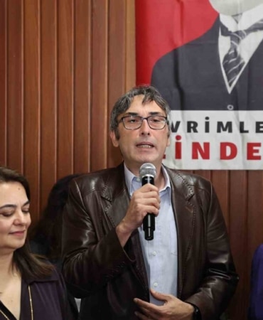 NİLÜFER KENT KONSEYİ KADIN MECLİSİ, 2026-2027 ÇALIŞMA DÖNEMİNİN AÇILIŞINI GENİŞ BİR KATILIMLA GERÇEKLEŞTİRDİ. YENİ DÖNEMDE MAHALLE BULUŞMALARINDAN AFET KİTLERİNE, ÜNİVERSİTE İŞ BİRLİKLERİNDEN ŞEHİRLER ARASI DAYANIŞMA KÖPRÜLERİNE KADAR UZANAN ÇOK SAYIDA SAHA PROJESİ HAYATA GEÇİRİLECEK.